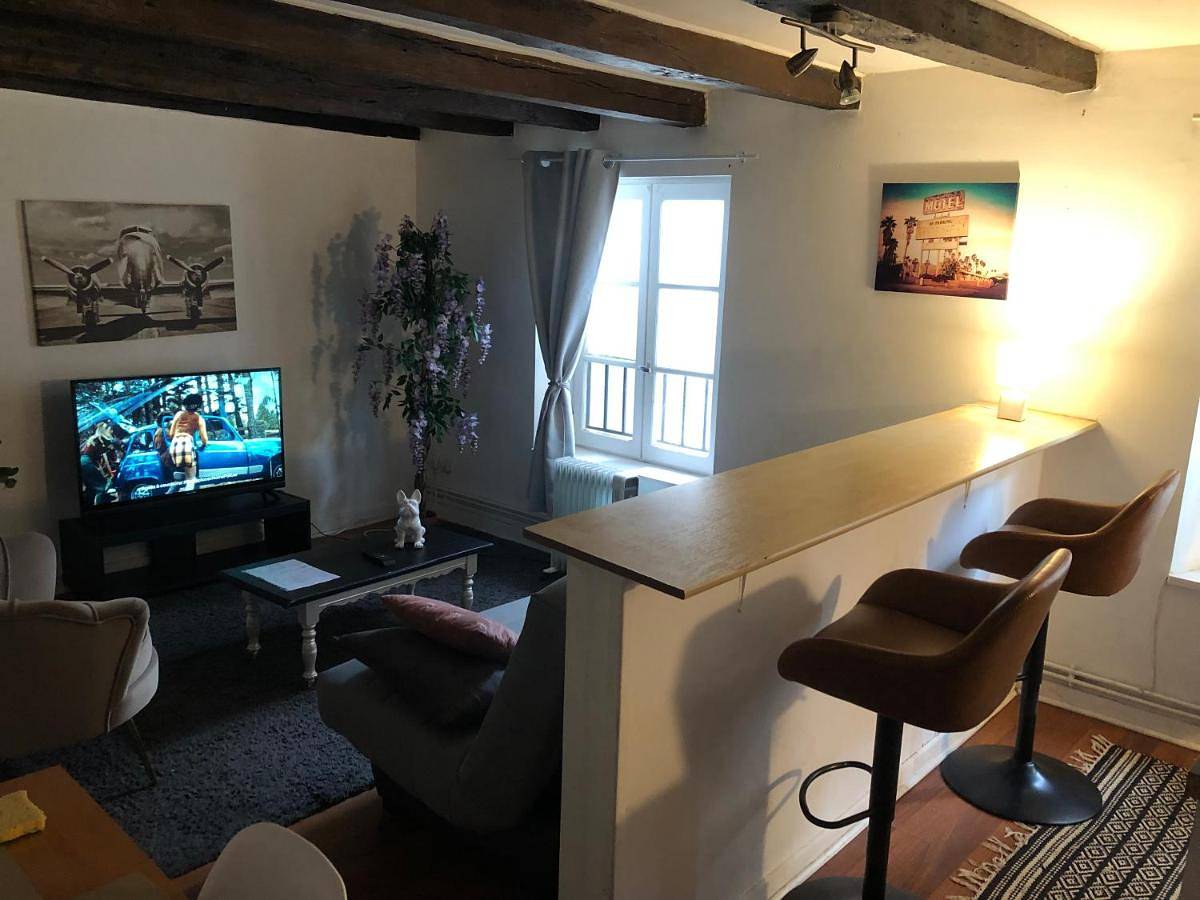 Appartement entier, One-Bedroom Apartment in Aurillac, Région d'Aurillac