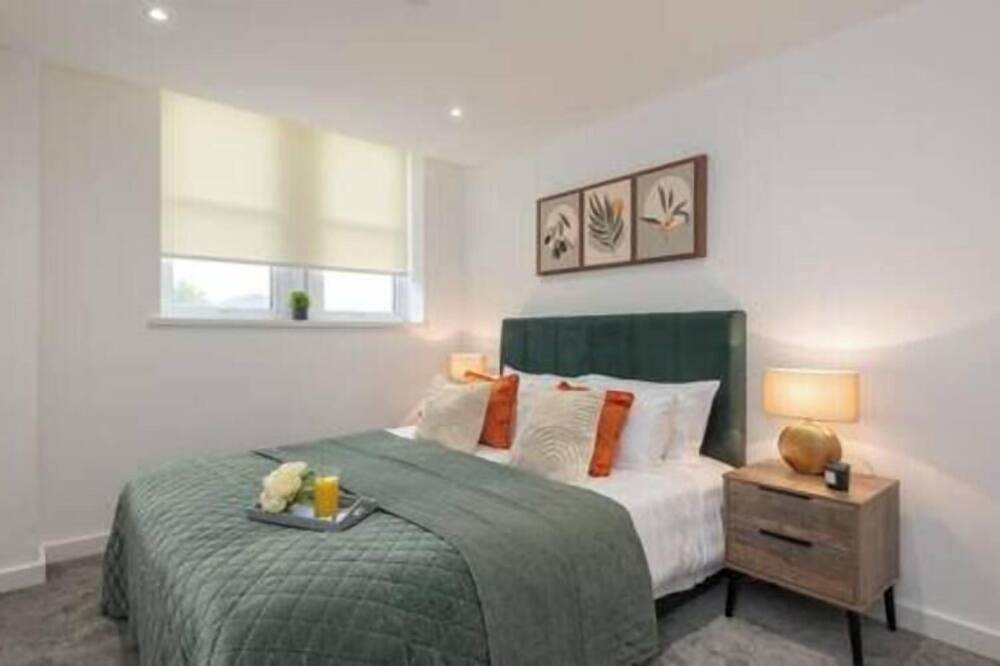 Entire apartment, Thornhill House in Wakefield, West Yorkshire