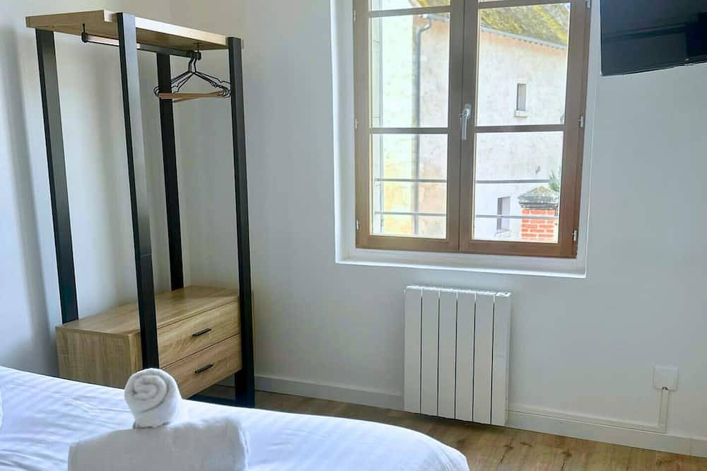 Entire apartment, The Platanes Apartment 2: Castles and Beauval in Romorantin-Lanthenay, Sologne