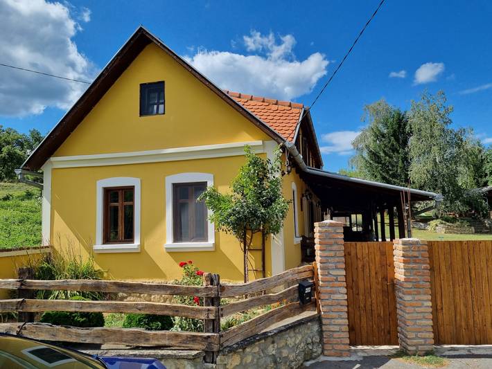 Ferienhaus für 8 Personen, mit Terrasse und Garten sowie Pool, mit Haustier