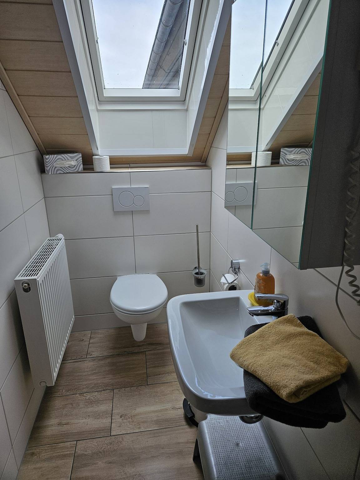 Bordeaux "Pension Seeruhe" - Einzelzimmer in Neuharlingersiel, Nordseeküste