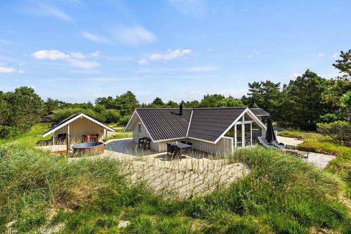 Ferienhaus mit Meerblick für 4 Personen, mit Balkon/Terrasse und Terrasse in Vejers Strand