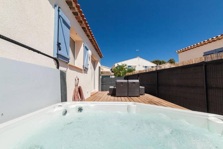 Chalet para 6 personas, con terraza además de jardín y jacuzzi - 1