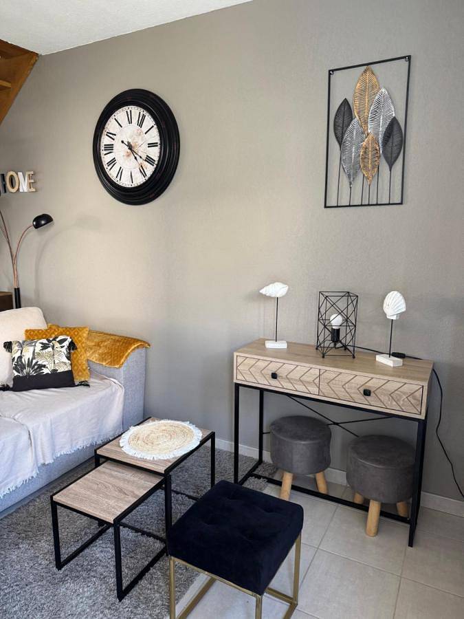 Location de vacances pour 5 personnes, avec vue ainsi que piscine et jardin dans Prunete - 2