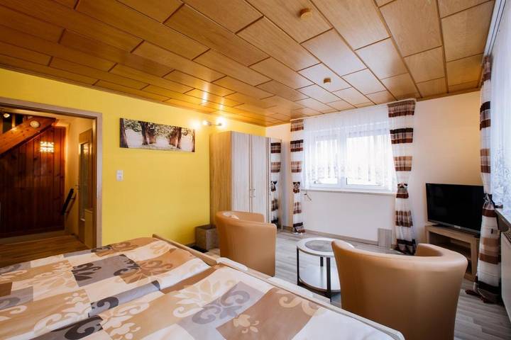 Ferienhaus für 7 Personen, mit Terrasse und Ausblick in Schiefergebirge - 2