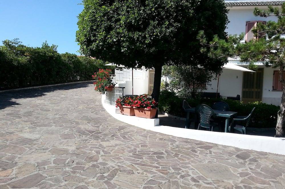 Apartamento entero, Apartamento en el verde, relajarse, a 50 metros del mar cerca del Golfo Gaeta. in Marina di Minturno, Provincia de Latina