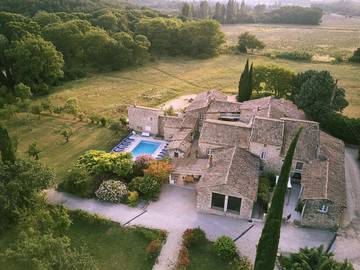 Gîte pour 14 personnes, avec balcon ainsi que jardin et piscine à Valaurie