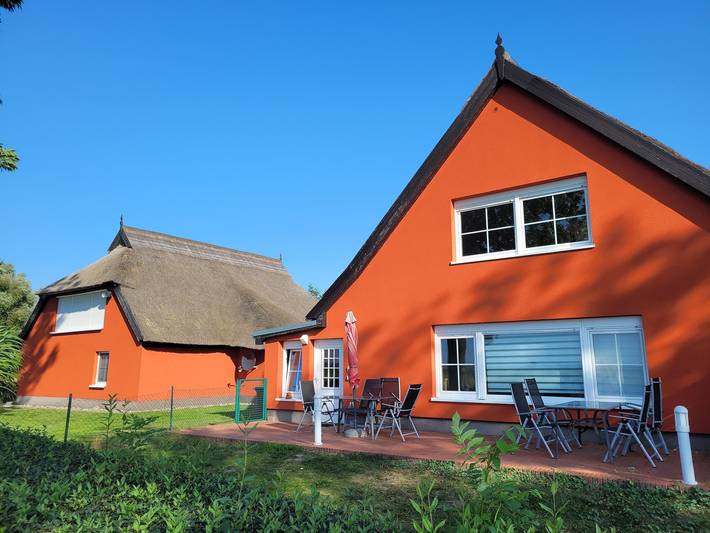 Ferienwohnung für 4 Personen, mit Garten und Seeblick in Lütow