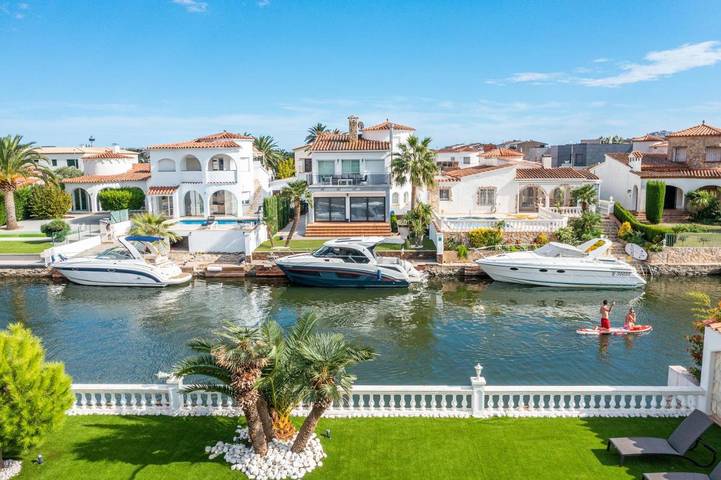 Chalet para 8 personas, con jardín además de piscina y jacuzzi en Provincia de Gerona - 4