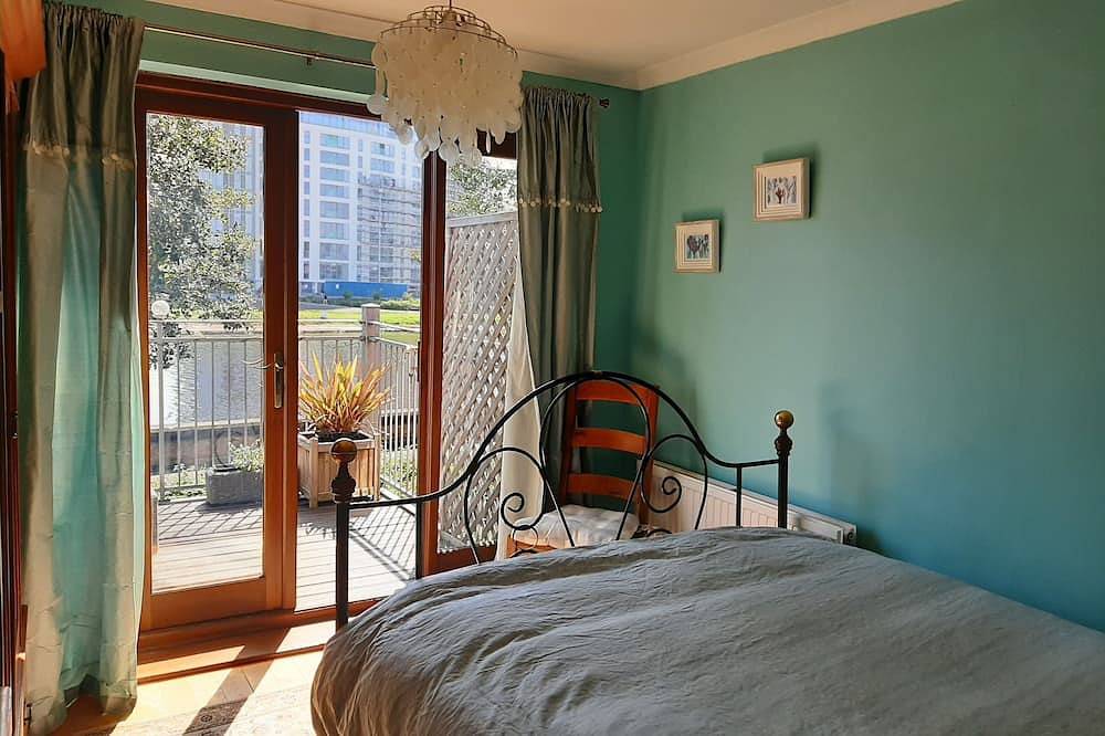 River facing town house with balcony and parking at Trent Bridge.   in Nottingham, Midlands del Este