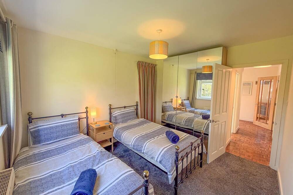 Indigo Blue - 2 Bedroom Holiday Home - Manorbier in Manorbier, Pembrokeshire