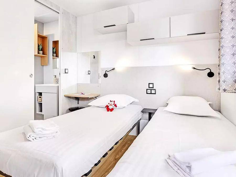 Yelloh! Village Domaine Berrua - Mobilhome 4 personnes - Cottage Ilbarritz Premium 3 Pièces 4 Personnes Climatisé + Tv + Jacuzzi in Bidart, Région de Bayonne