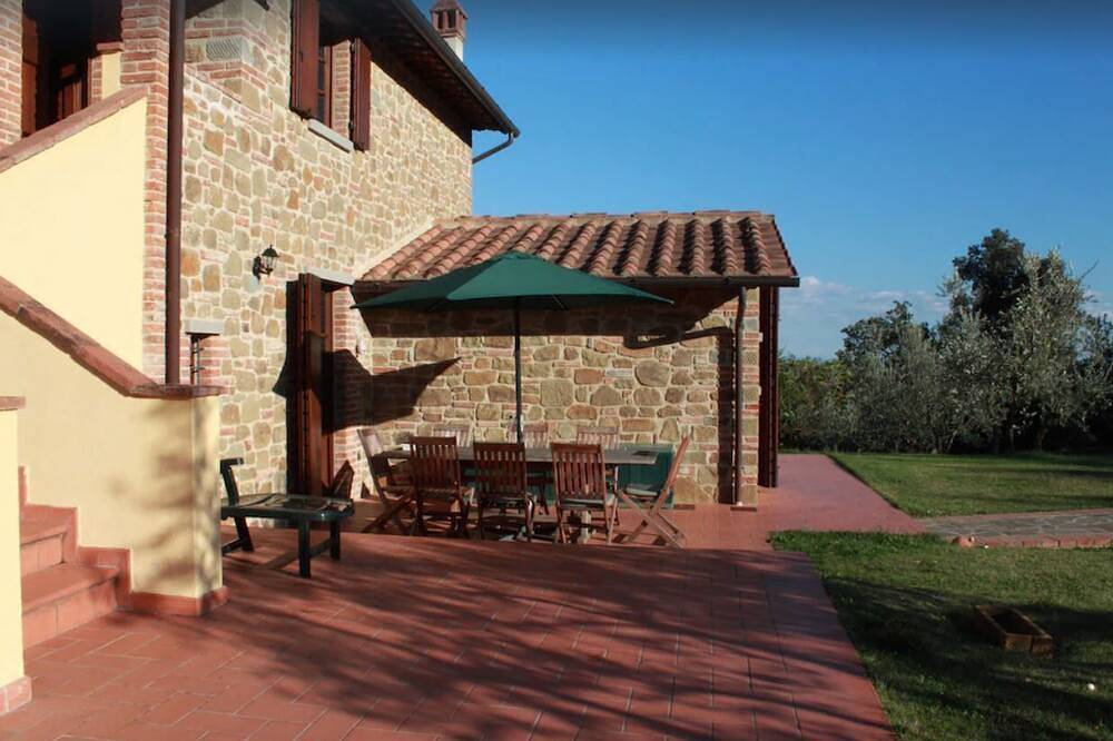 Secluded Villa, private heated Pool, Wi-fi and Tv. Secure Payment in Civitella in Val di Chiana, Chianti