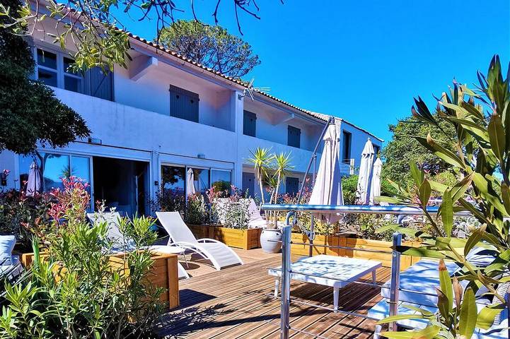 Appartement entier, Le  Silène Appartement T2 -  28m2 Climatisé  Vue mer Terrasse 25 m2 in Hyeres, Parc national de Port-Cros