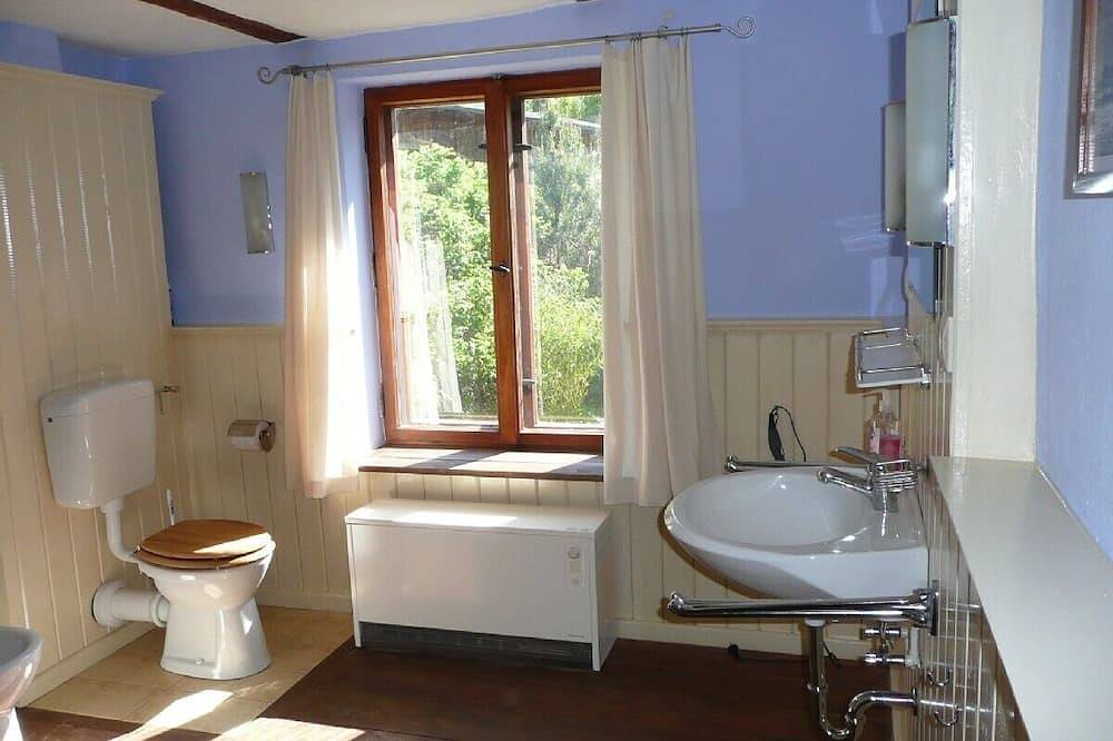 Idyllisches Ferienhaus in herrlicher Naturlage, 3 Schlafzimmer und 2 Badezimmer in Dreschvitz, Rügen