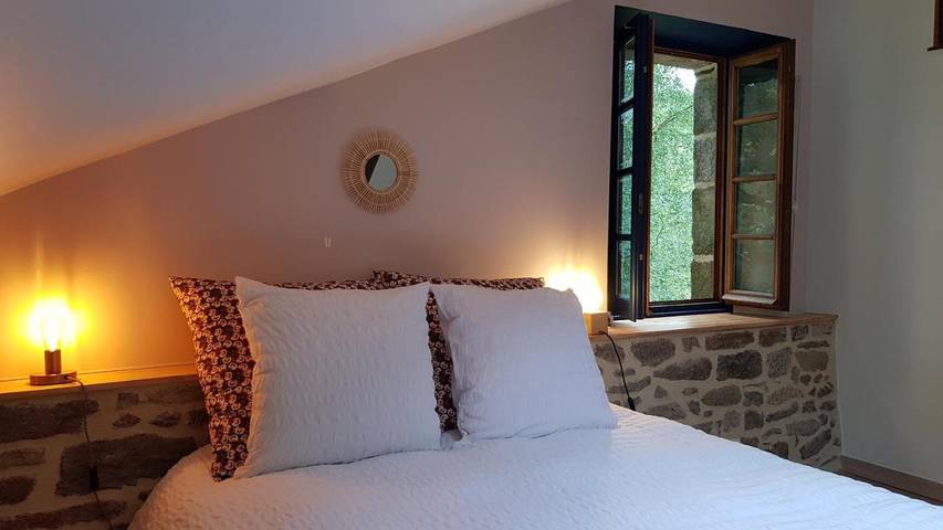 Gîte pour 4 personnes, avec vue ainsi que jardin et terrasse à Le Cours
