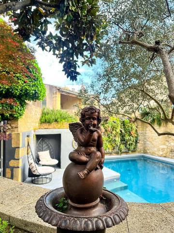 Hôtel pour 2 personnes, avec jacuzzi et jardin ainsi que piscine et sauna, animaux acceptés à Collias