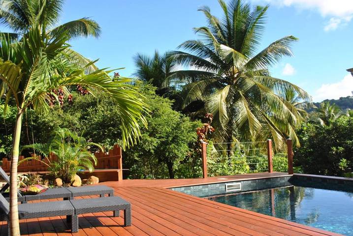 Appartement de vacances pour 4 personnes, avec jardin ainsi que vue et piscine