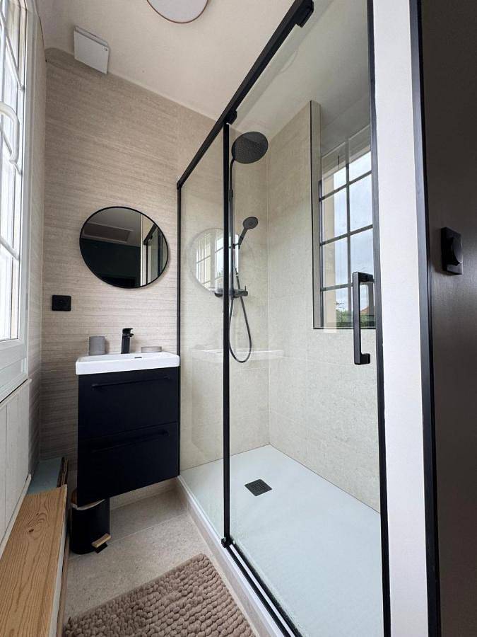 Gîte pour 2 personnes, avec jardin et piscine ainsi que vue et terrasse à Roézé-sur-Sarthe - 3