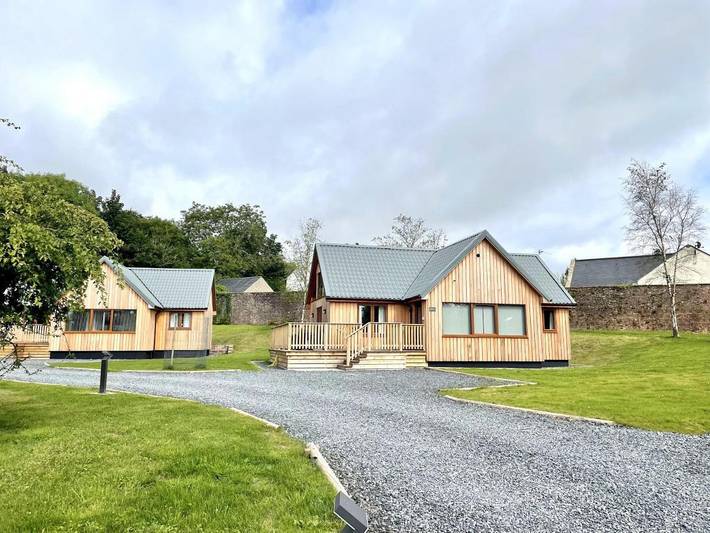 Holiday rental for 4 people, with balcony and hot tub in Newton Stewart