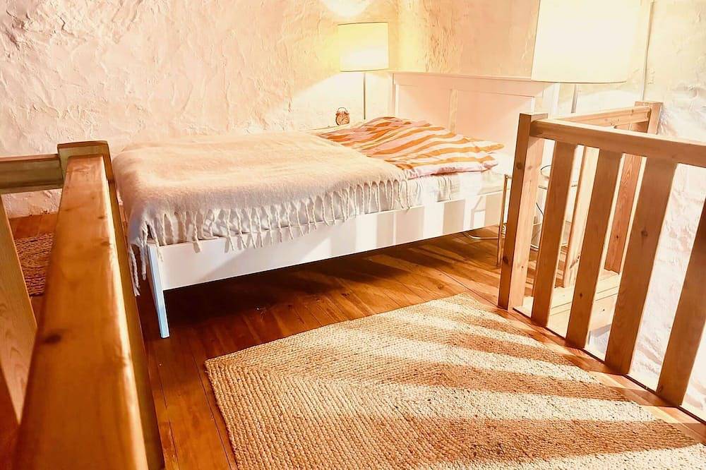 Charmantes Weinlager-Loft mit Terrasse, Pizzaofen & Kamin – 15 Min. zum Strand in Reguengo Grande, Lissabon Distrikt