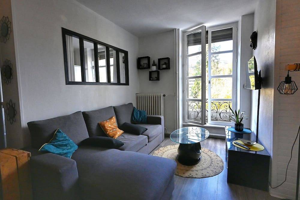 Entire apartment, Apartment facing the Royat thermal baths in Royat, Volcans d'Auvergne Regional Nature Park