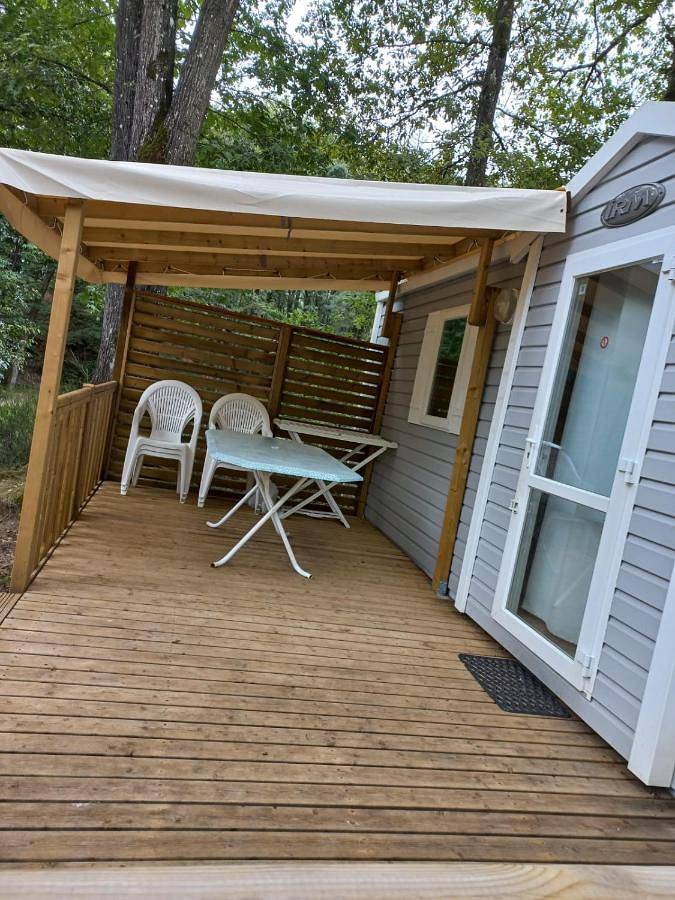 Location de vacances pour 5 personnes, avec piscine ainsi que vue et terrasse à Saint-Chéron - 2