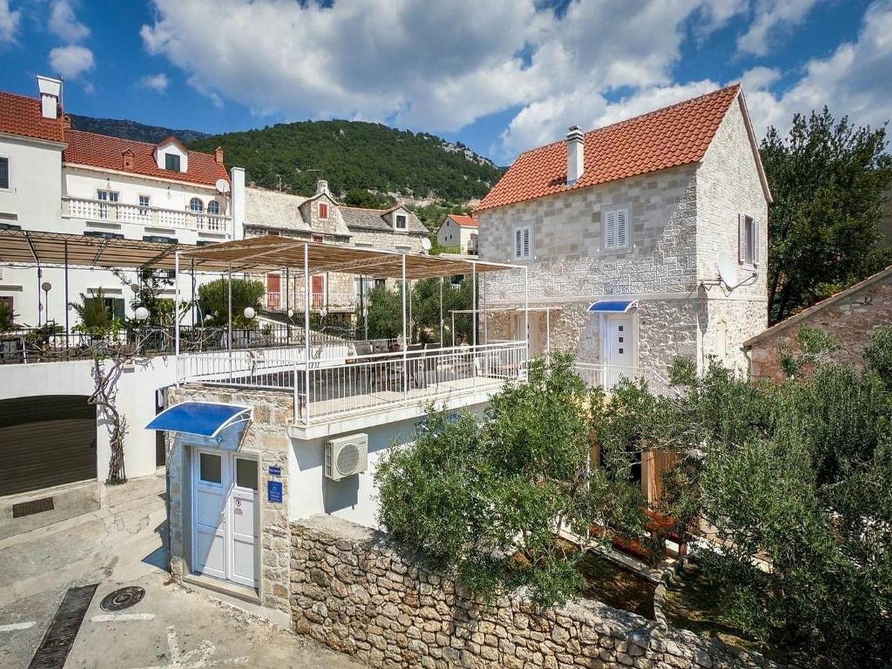 Five Bedroom Holiday Home in Bol Insel Brac, Bol