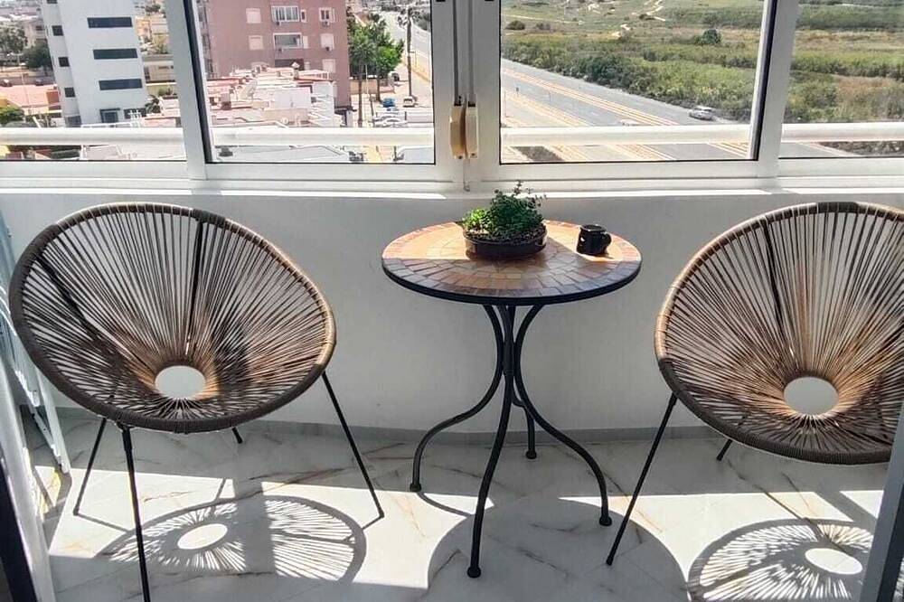 Entire apartment, Bright one bedroom apartment in La Mata, Avenida Suiza. With pool. in Playa de La Mata (Torrevieja), Torrevieja