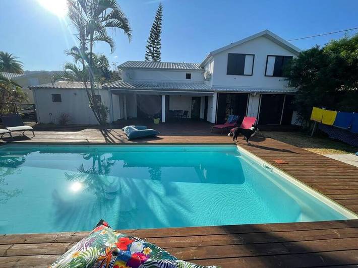 Location de vacances pour 12 personnes, avec piscine ainsi que jardin et vue dans Bois de Nèfles - 3