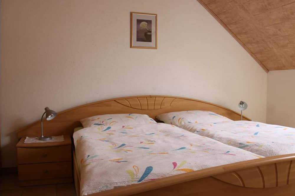 Ganze Wohnung, 5-Bett-Ferienwohnung Dusche/Wc mit Balkon - Ferienwohnungen Heck in Habscheid, Eifelkreis Bitburg-Prüm