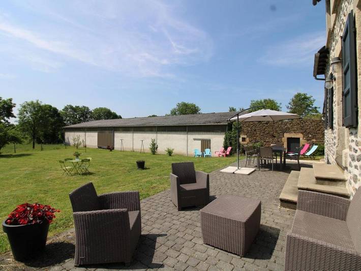 Location de vacances pour 6 personnes, avec jardin à Pleaux - 2