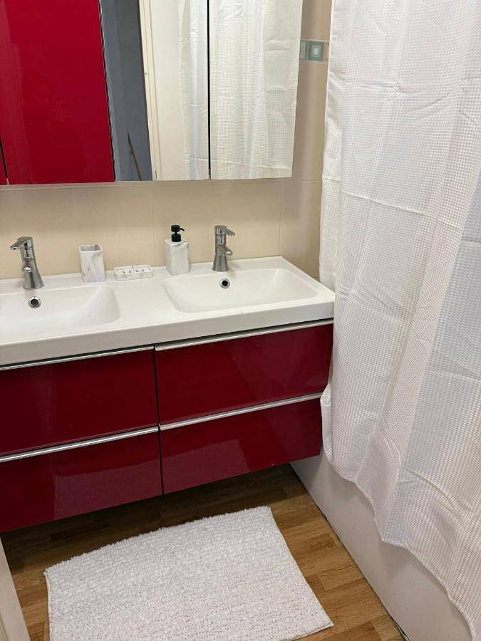 Appartement entier, Three-Bedroom Apartment in Mantes-la-Jolie, Yvelines