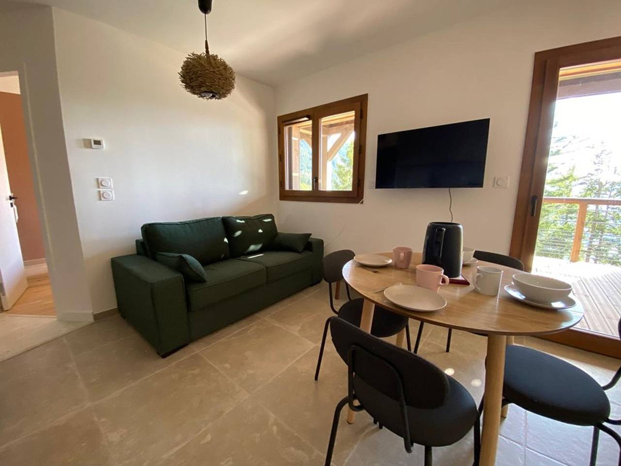 Ganze Wohnung, Moderne 2-Zimmer-Wohnung + Kabine, 4 Personen, Parkplatz in Cohennoz, Albertville und Umgebung