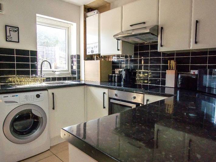 2-Bed - Sleeps 4 - Pet Friendly & Free Parking in Bolton, Grand Manchester