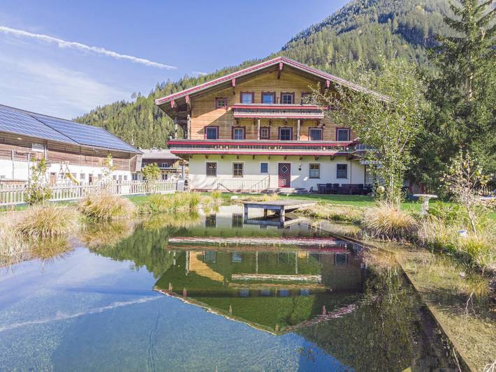 Ferienhaus für 20 Personen, mit Pool und Balkon sowie Garten im Salzburger Land