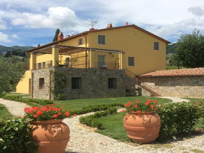 Agriturismo per 6 persone, con piscina e giardino a Capannori