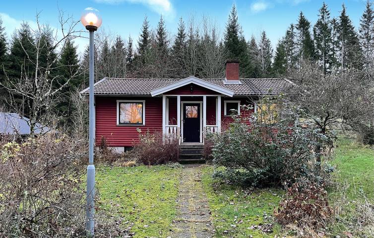 Hus för 4 Personer med trädgård in Västergötland