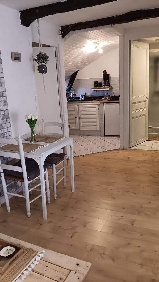 Location de vacances pour 2 personnes, avec jardin ainsi que vue et piscine, animaux acceptés à Saint-Beauzély - 4