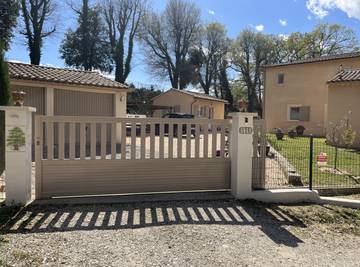 Gîte pour 2 personnes, avec jardin et piscine, animaux acceptés à Arpaillargues-et-Aureillac