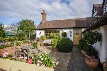 Log Cabin for 2 People in Salwarpe, Worcestershire, Photo 2