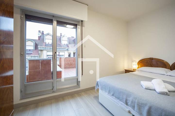 Appartement entier, Appartement-Appartement-Sdb privée avec douche-Vue ville-Ático Quintana II in Oviedo, Chaîne Cantabrique