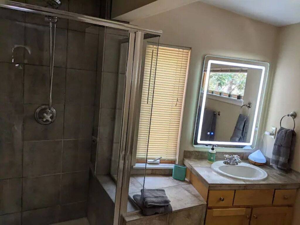 Ganze Wohnung, Airy Guesthouse - Walkable Neighborhood Coffe Shop / Restaurants /Bakery in Longmont, Boulder County