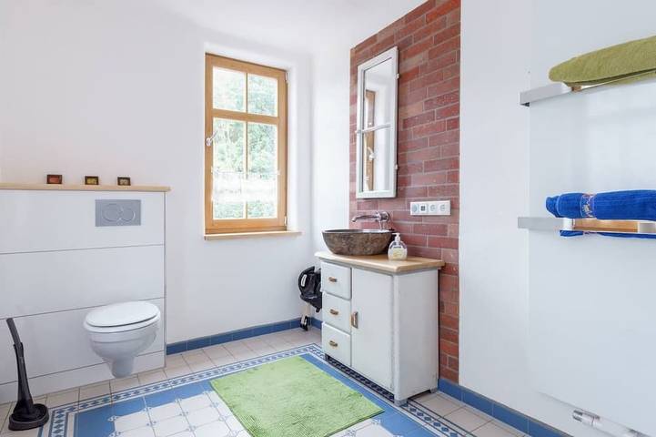 Ganze Wohnung, Komfortable Ferienwohnung in Paulinzella mit Großem Garten in Königsee-Rottenbach, Ostthüringen