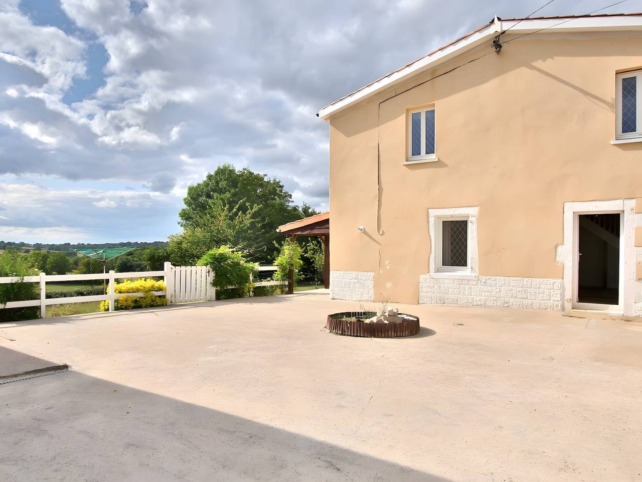 Gîte de la fazilière - Maison de campagne avec grand jardin clos in Vernoux-en-Gâtine, Deux-Sèvres