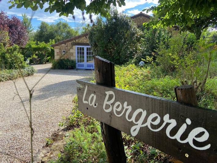 Gîte pour 6 personnes, avec piscine ainsi que vue et jardin à Le Buisson-de-Cadouin - 4