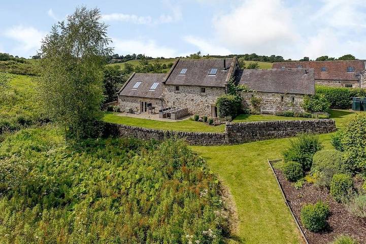 Holiday rental for 10 people, with hot tub and garden in Derbyshire Dales