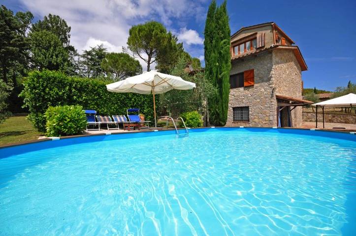Maison de campagne pour 8 personnes, avec piscine et balcon ainsi que jardin et vue dans San Sano