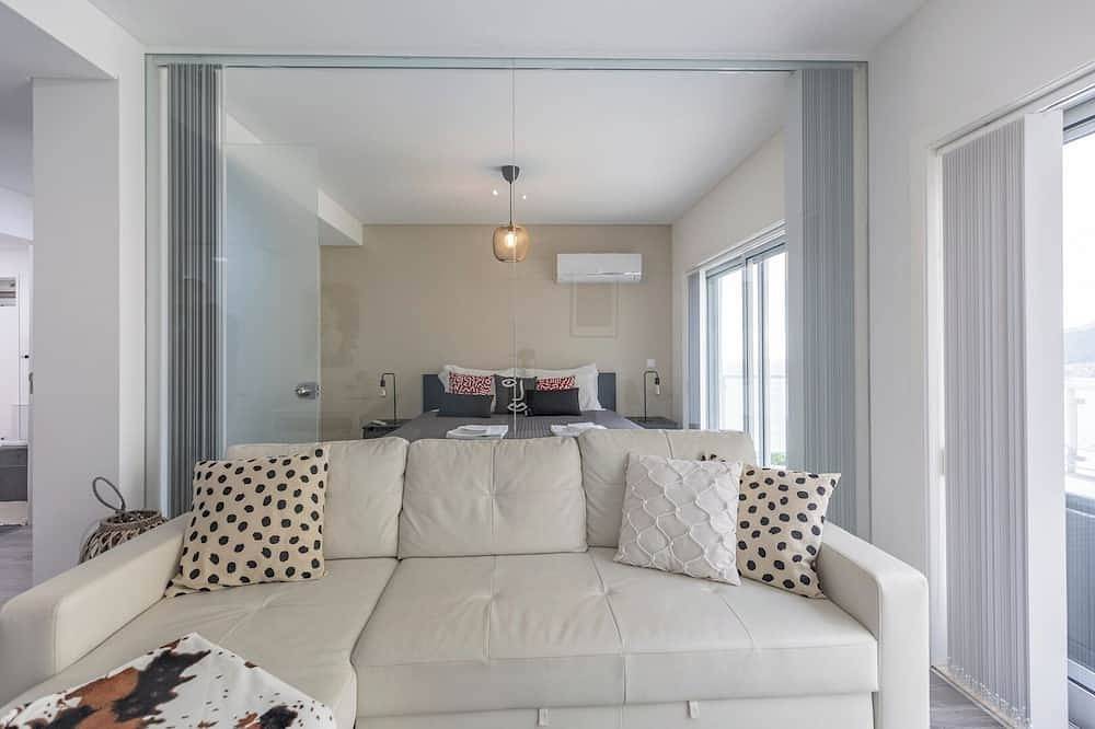 Ganze Wohnung, Welcome to this modern and cozy apartment! Enjoy the incredible view of the... in Praia da Califórnia, Sesimbra