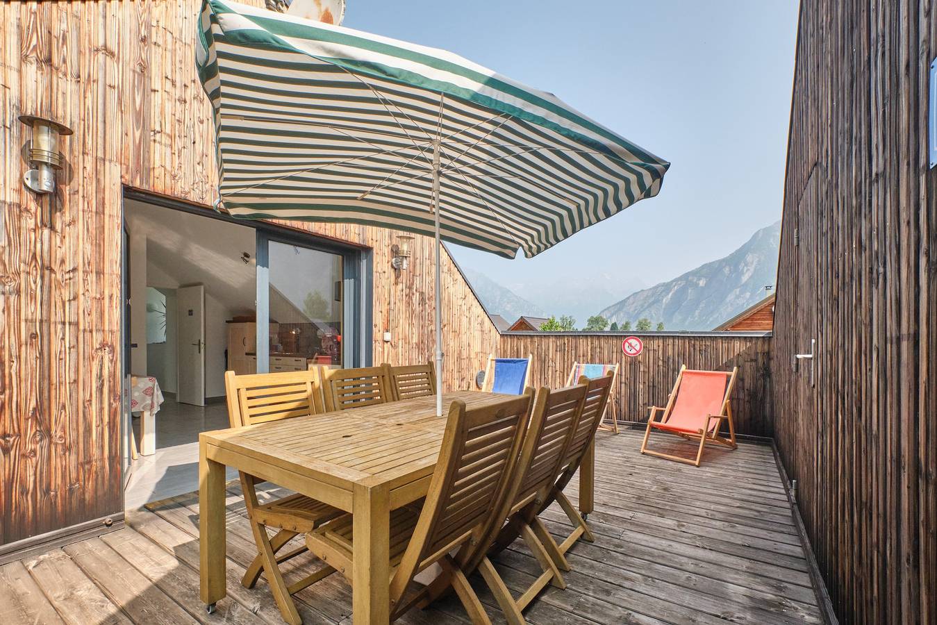 Appartement entier, Appartement "Solarlu" avec vue sur les montagnes, terrasse privée et Wi-Fi in Le Bourg-d'Oisans, Parc national des Écrins